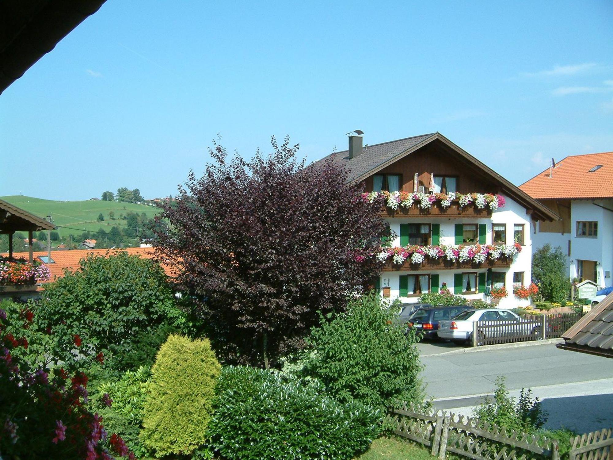 Gaestehaus Alpina Hotel Bad Kohlgrub Exterior photo