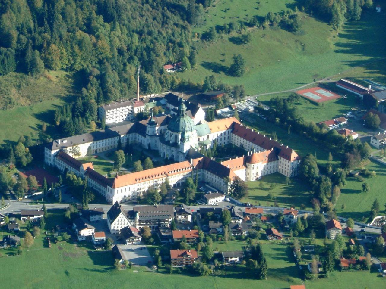 Gaestehaus Alpina Hotel Bad Kohlgrub Exterior photo